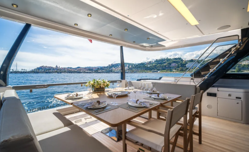 O maior yacht produzido em série no Brasil - Ferretti Yachts 1000